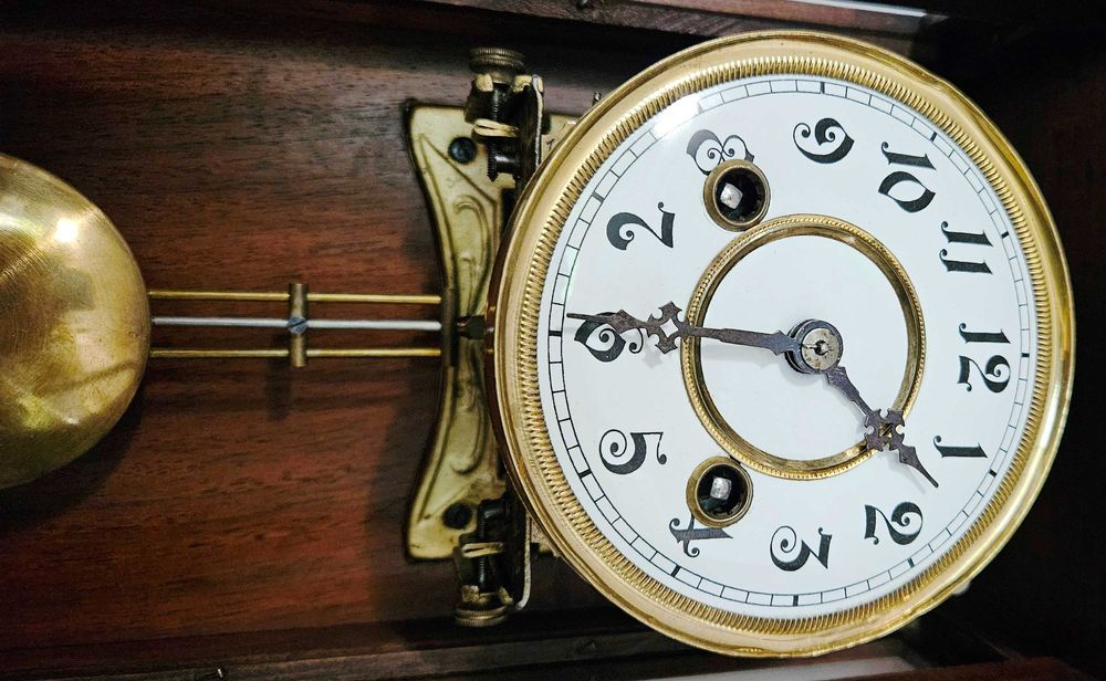 Ceas de perete cu pendula Kienzle D. R. Patent