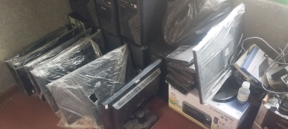 Kompyuter kamplekt 10 ta sotiladi