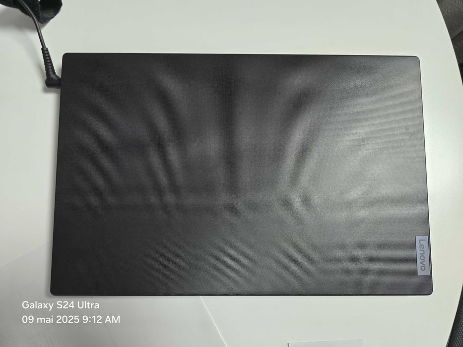 Laptop Lenovo V15 - 8GB RAM, 256GB SSD
