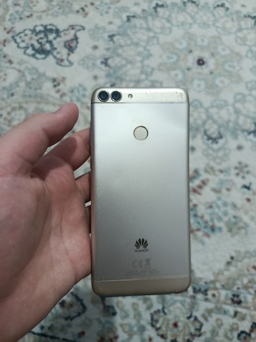 Обменяю на какой нибудь телефон, работает но погнутый