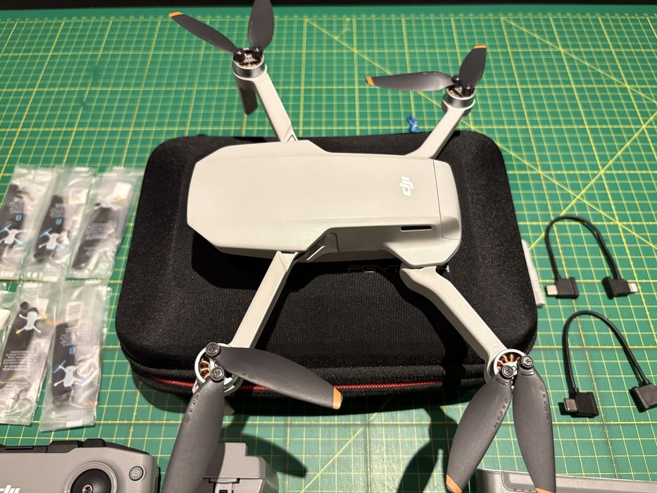 Drona DJI Mini 2 SE 249g - Stare perfecta + Accesorii