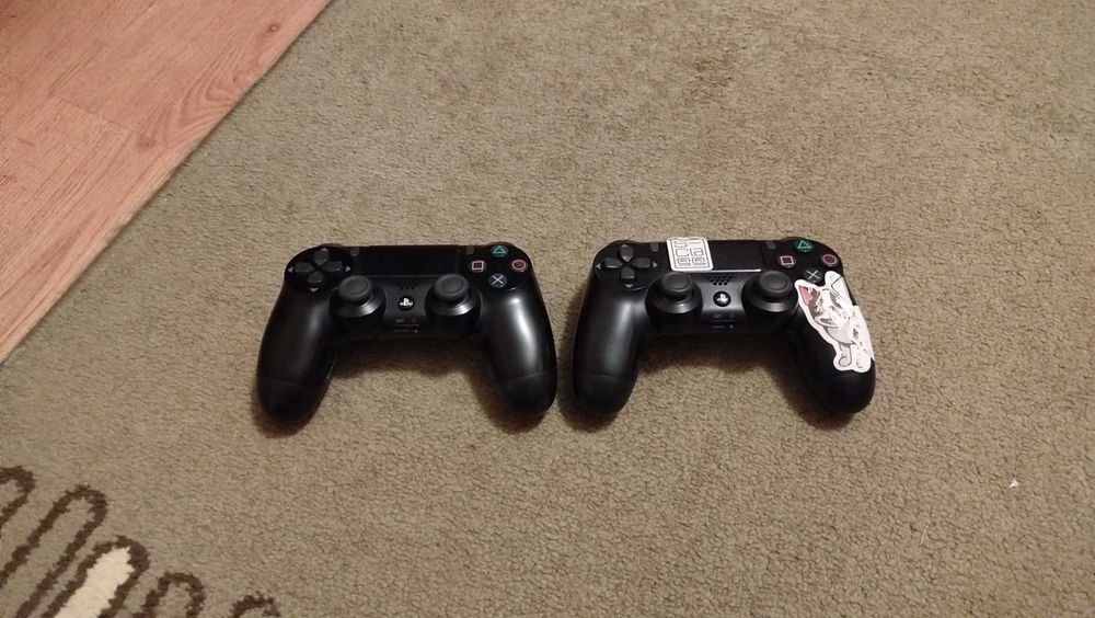 PS 4/Play Station 4/Плей Стейшън 4/Слим/Slim + два джойстика + 15 игри