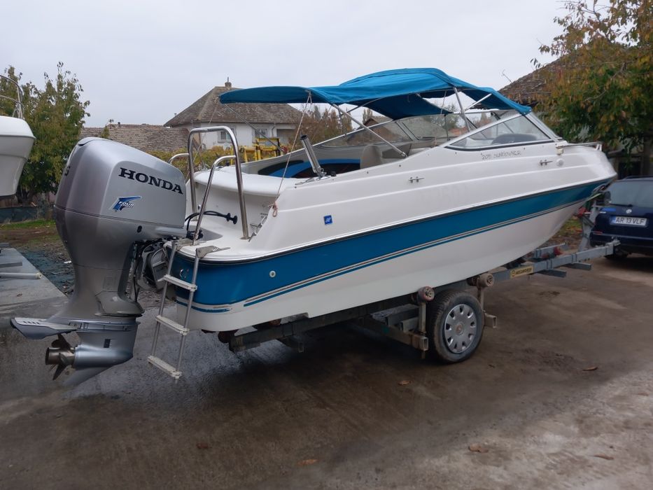 Barca cu cabina Four Winns 205 Sundowner cu motor Honda 175 cp 4 timpi