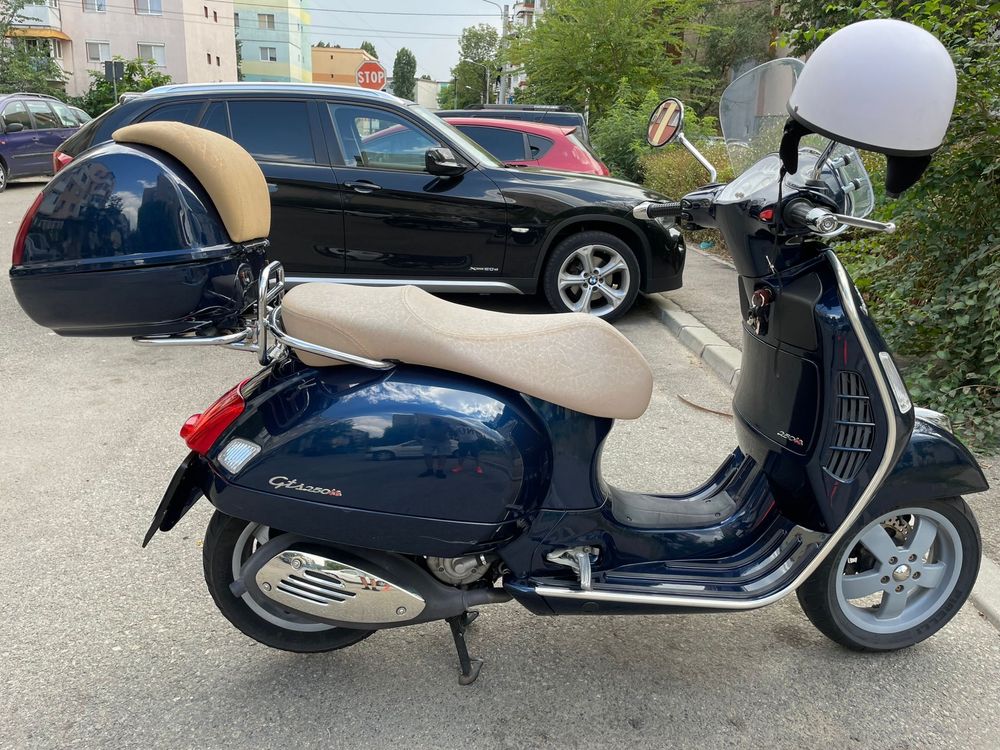 Vând Vespa 250 GTS