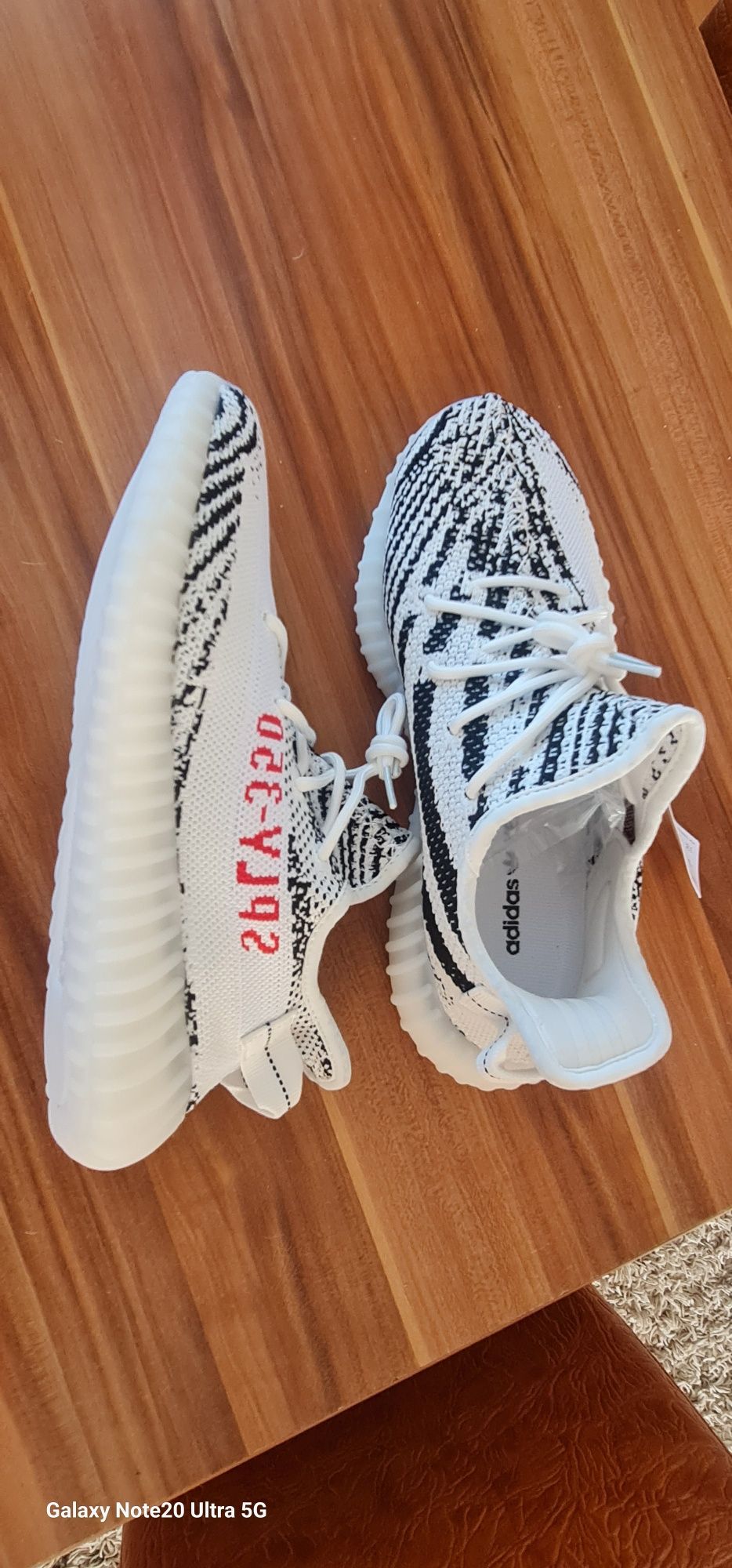 Yeezy Boost 350 V2 Zebra