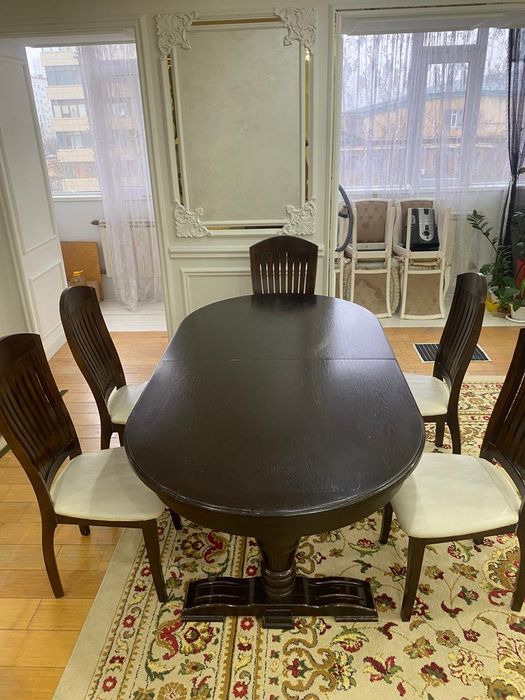 Обеденный стол из красного дуба