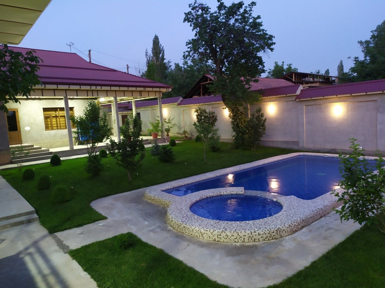 Oqtoshda oilaviy yangi dacha