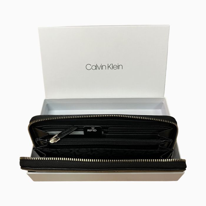 Оригинално дамско клъч портмоне Calvin Klein K60K607554