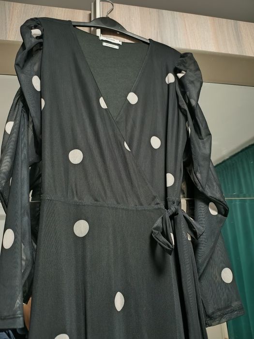 Rochie cu buline din voal