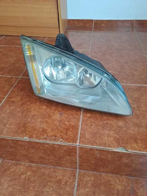 Far dreapta Ford Focus 2 an 2004-2008 original volan stanga Europa