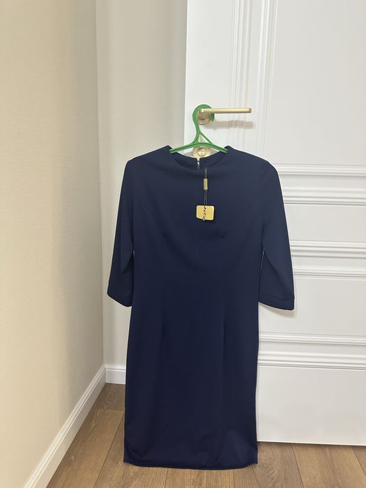 Продам платье новое. Офисное.Размер 40