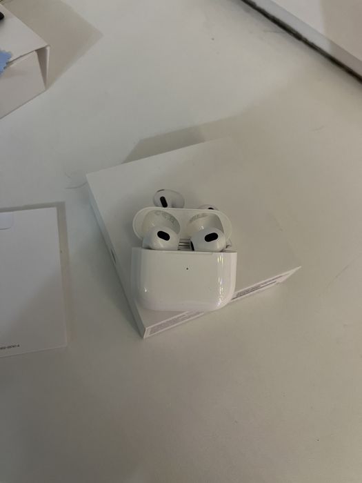 Продам Airpods 3 в отличном состоянии