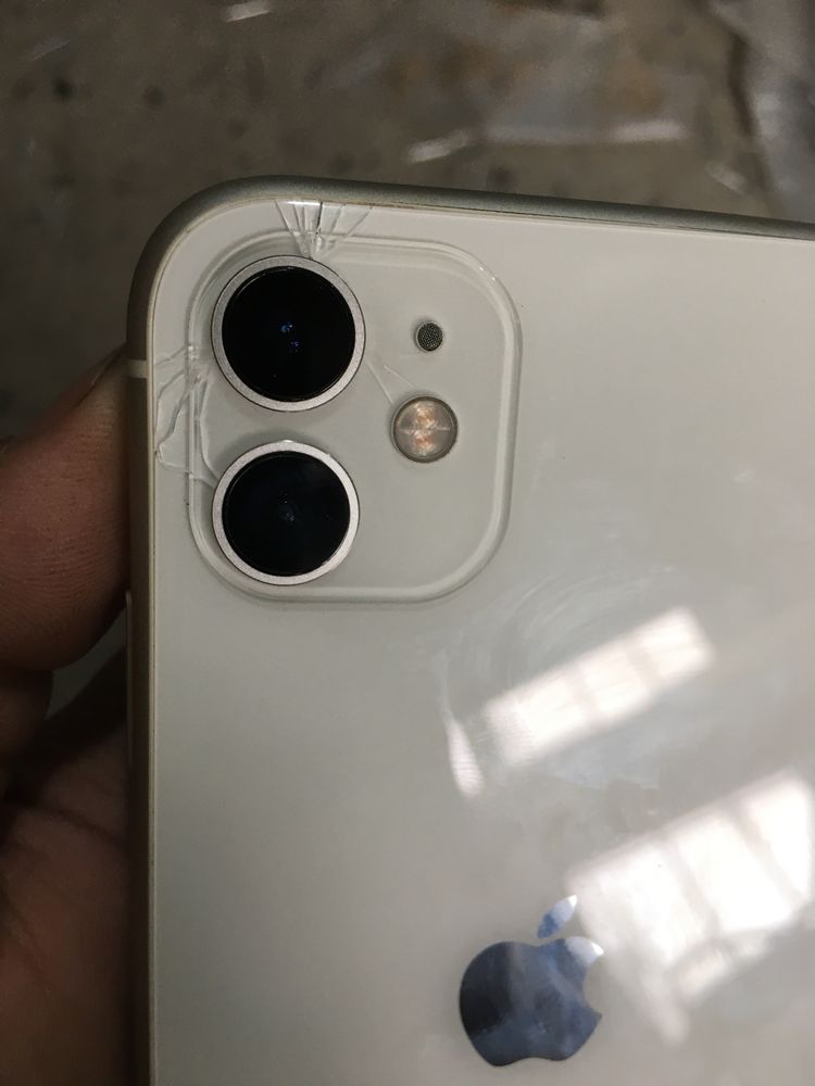 iPhone 11 bez kar dok 64 gb