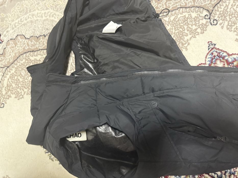 Безрукавка черного цвета