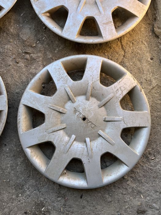 Vand 4 capace ORIGINALE Dacia R15