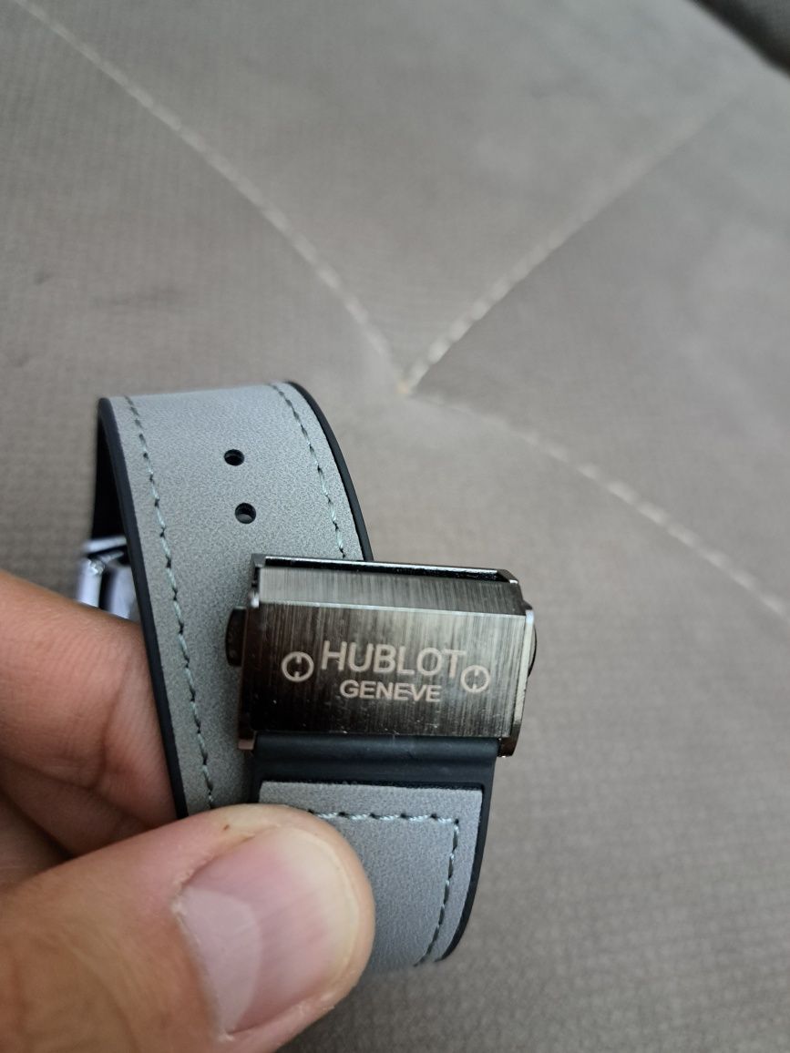 Часы Hublot стильный компактный