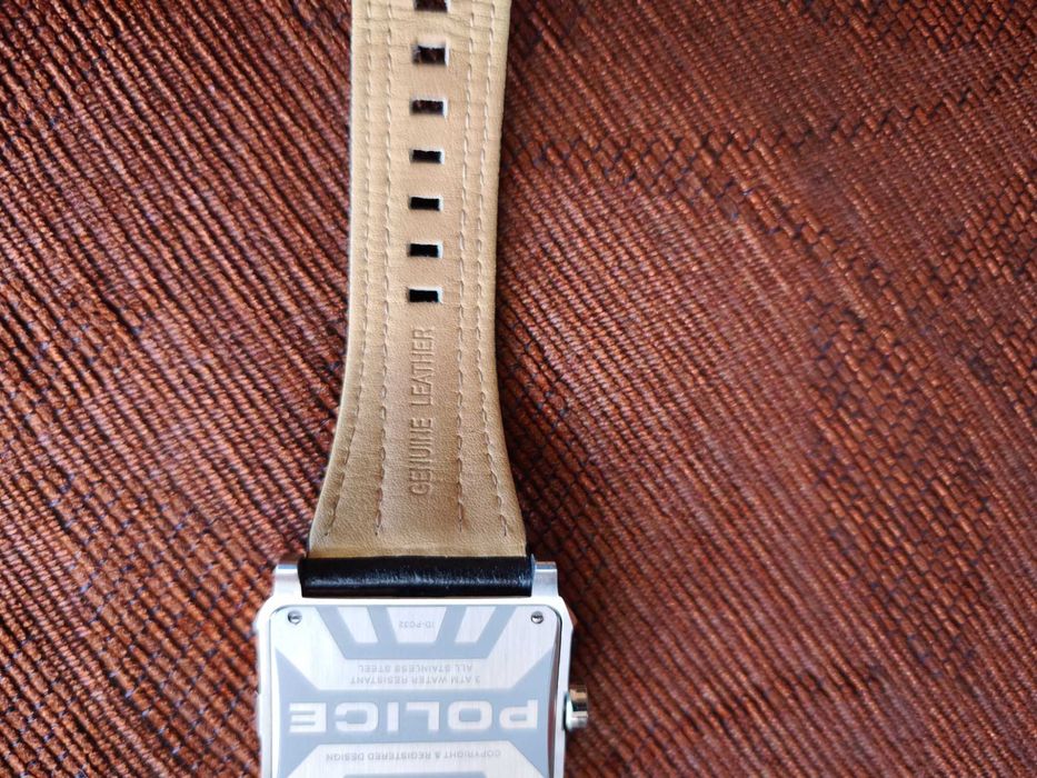 Часовник Police нов