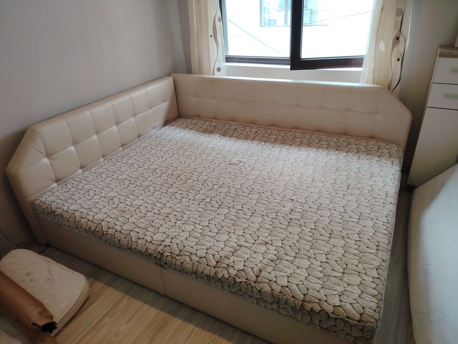 Продавам ъглов диван и спалня