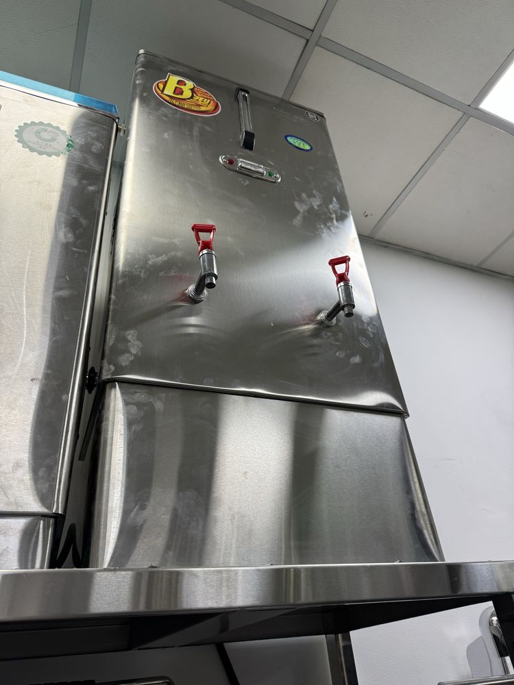 Samovar .samavar.uzini tuldiradigan. avtopadacha