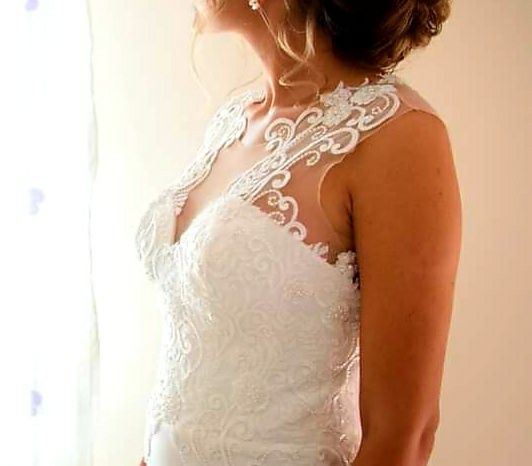 Vând rochie mireasa ,stil sirena,culoare ivory, marimea 38