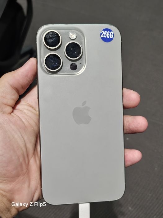 Apple iPhone 15 Pro Max 900$