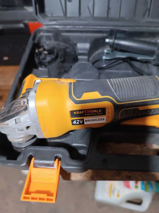 Ъглошлайф на батерия