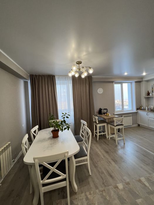 Продам стол и 6 стульев