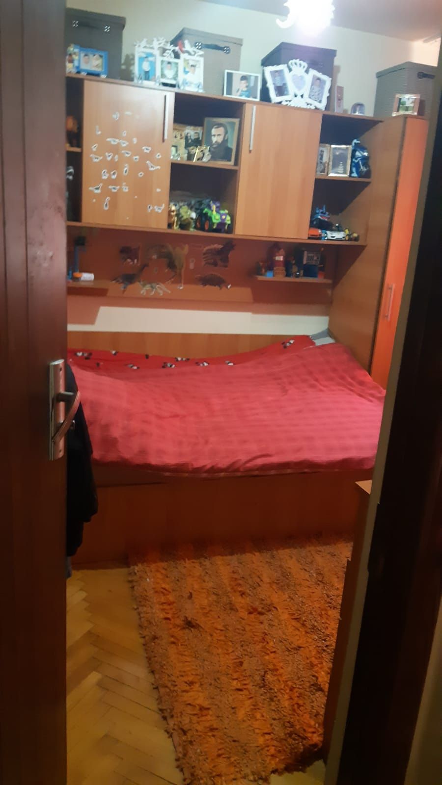 vând apartament valea roșie