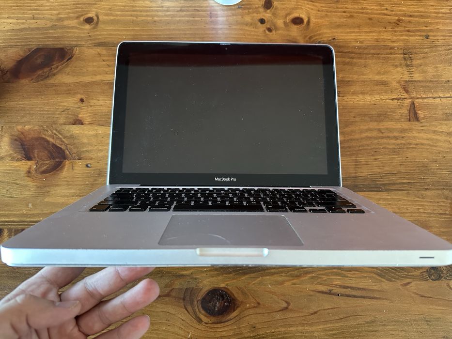 Vând Macbook Pro i5 16GB