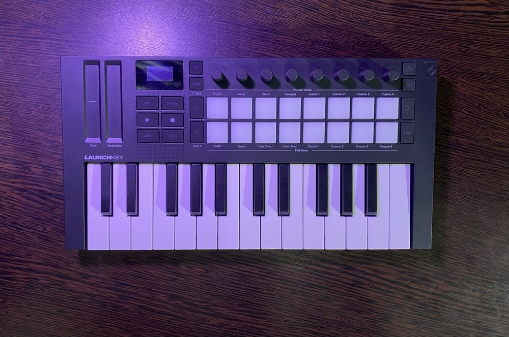 Миди клавиатура Novation launchkey mini 25 mk4