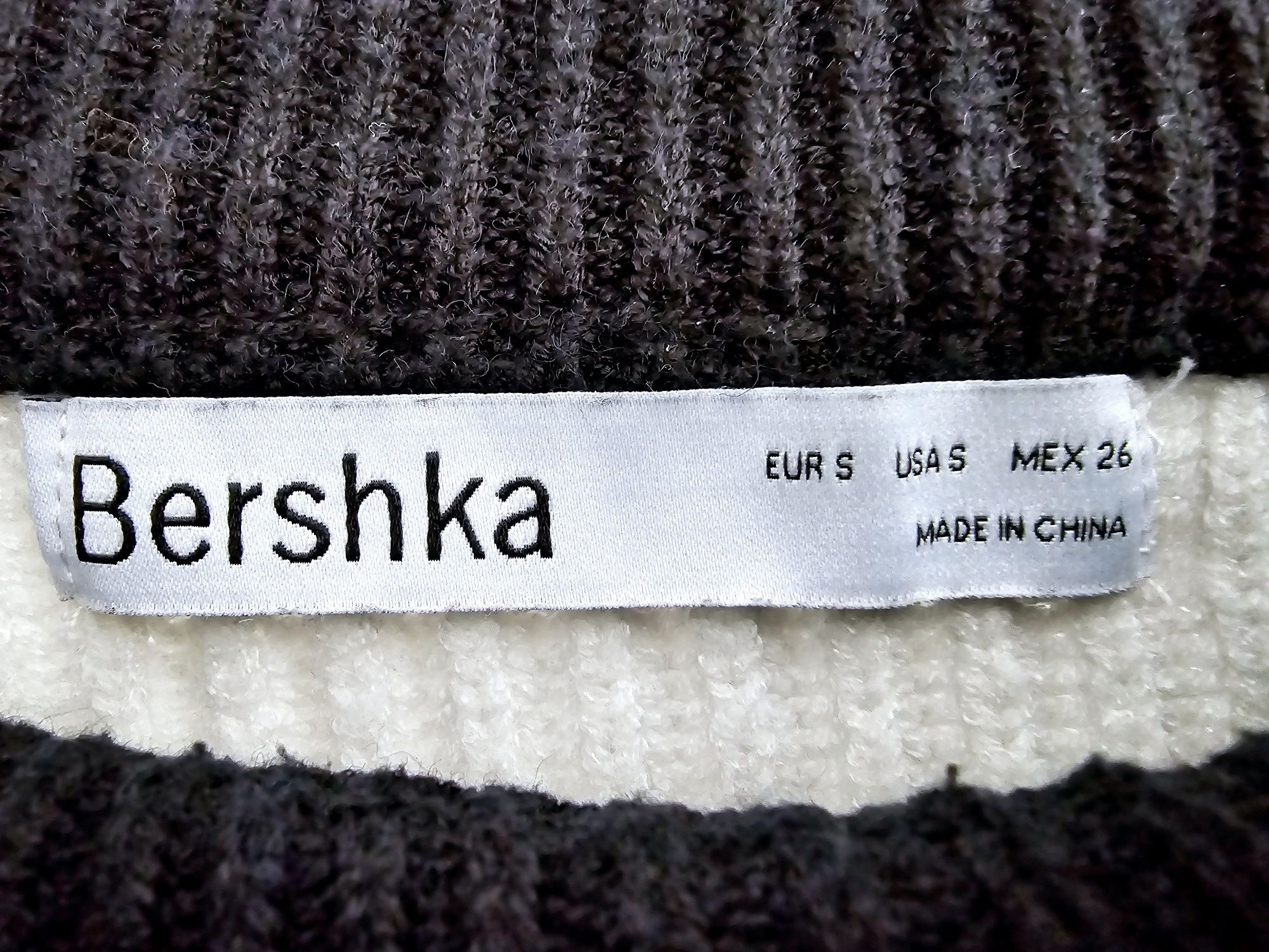 Bershka меки пуловери