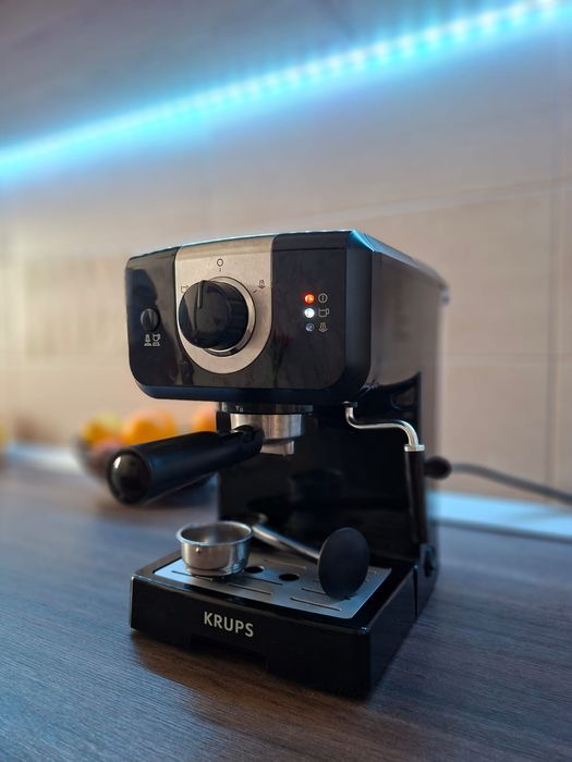 Espressor manual Krups, 1050 W, 15 bar, 1.5 L, Dispozitiv spumare