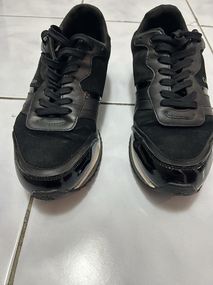Calvin Klein - Pantofi sport din piele intoarsa cu insertii lucioase