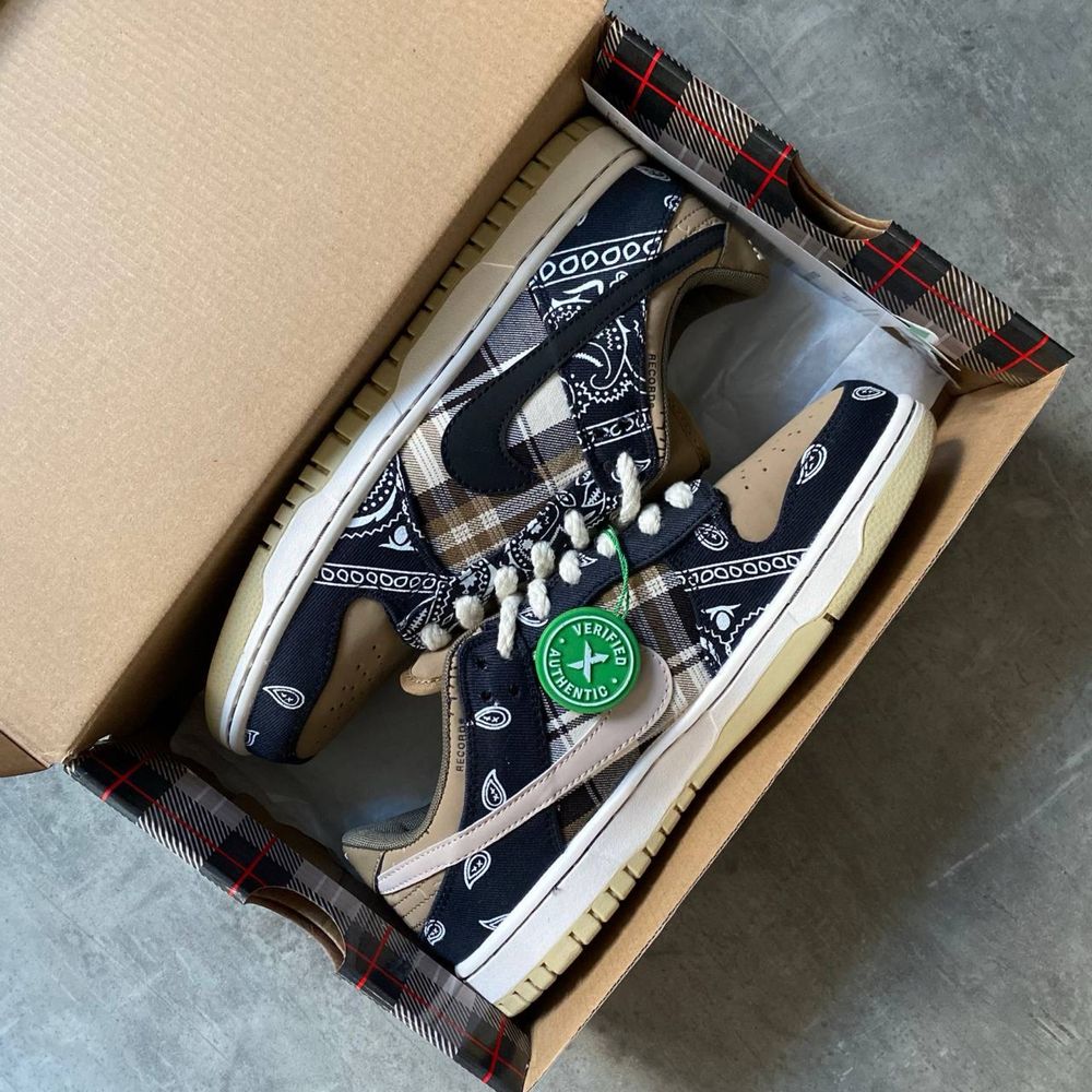 SB Dunk Low x Travis Scott