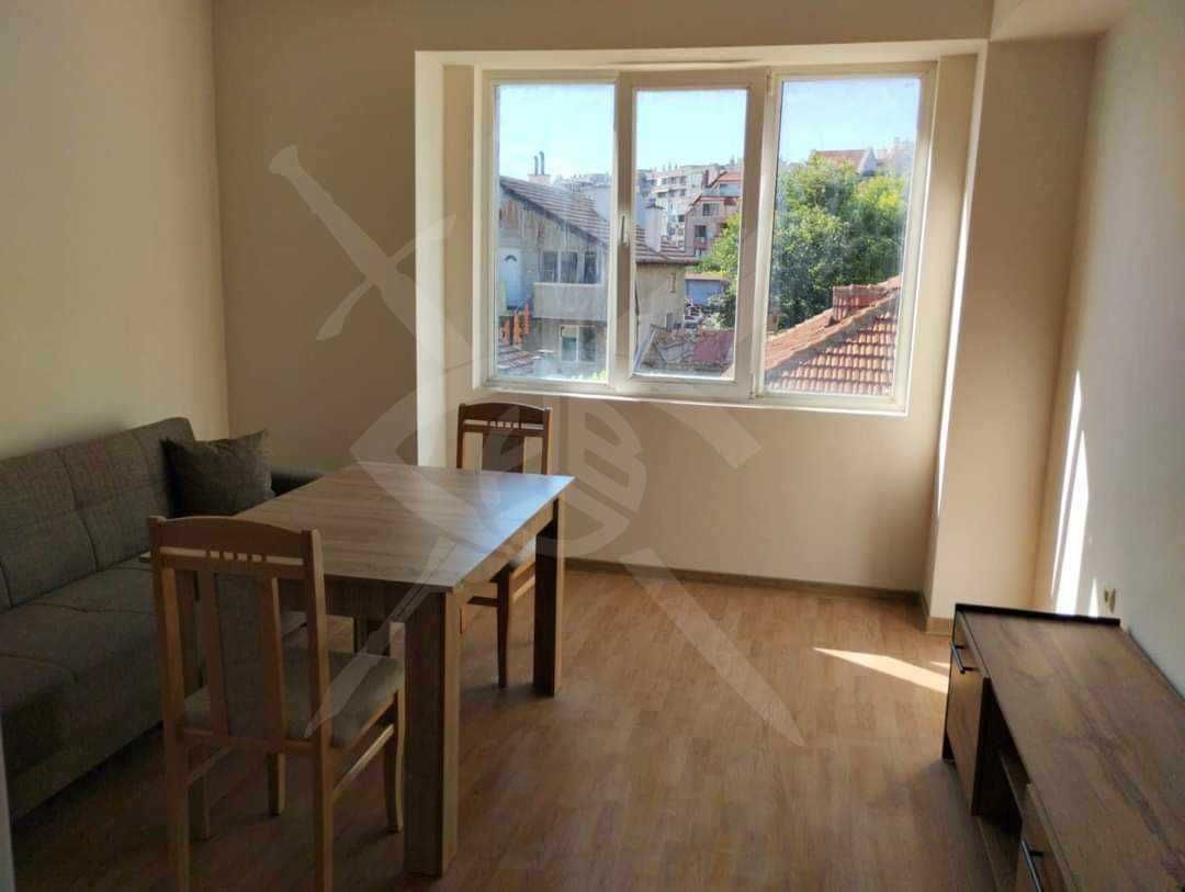 Дава се под наем Двустаен апартамент в Варна, Погреби - 55 кв.м за 350 € - Снимка #2
