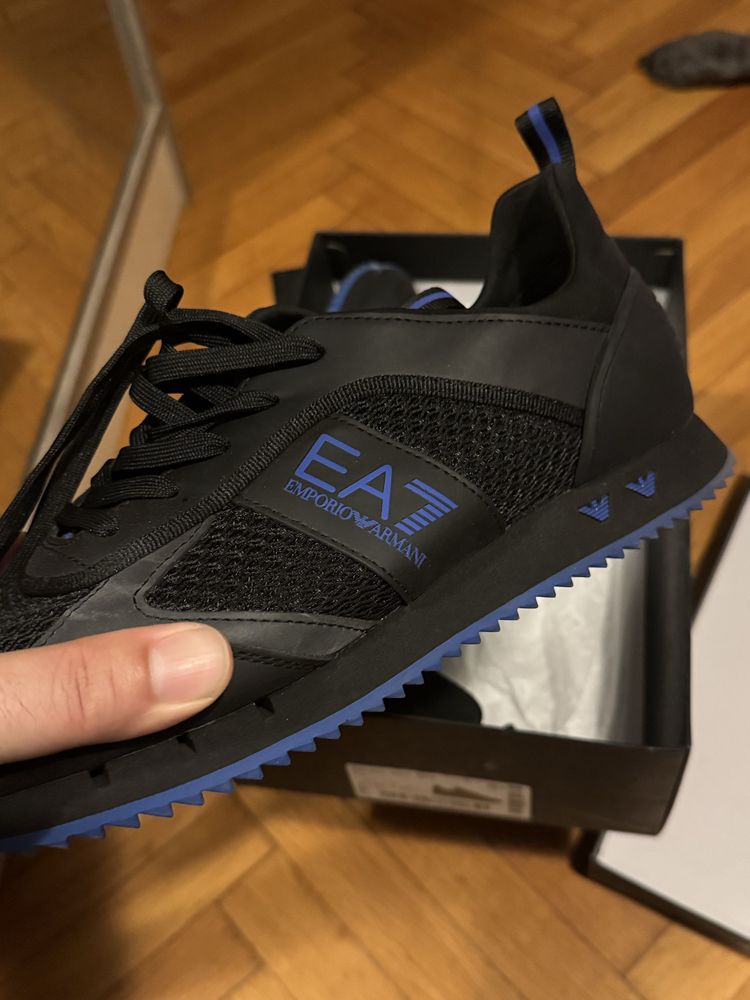 Продавам 2броя обувки/сникърси Boss и Emporio Armani