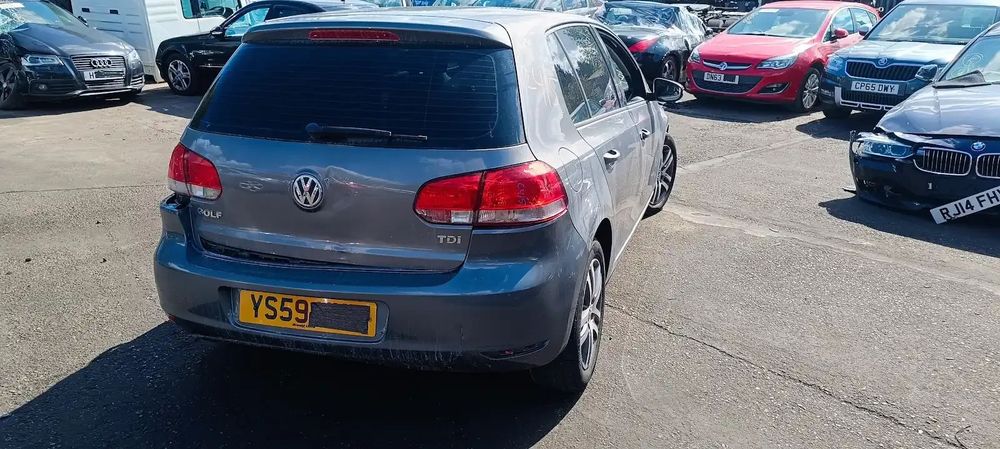 Dezmembrari / Dezmembrez VW Golf 6 1.6 CAYC cutie viteze manuală cod culoare LA7T