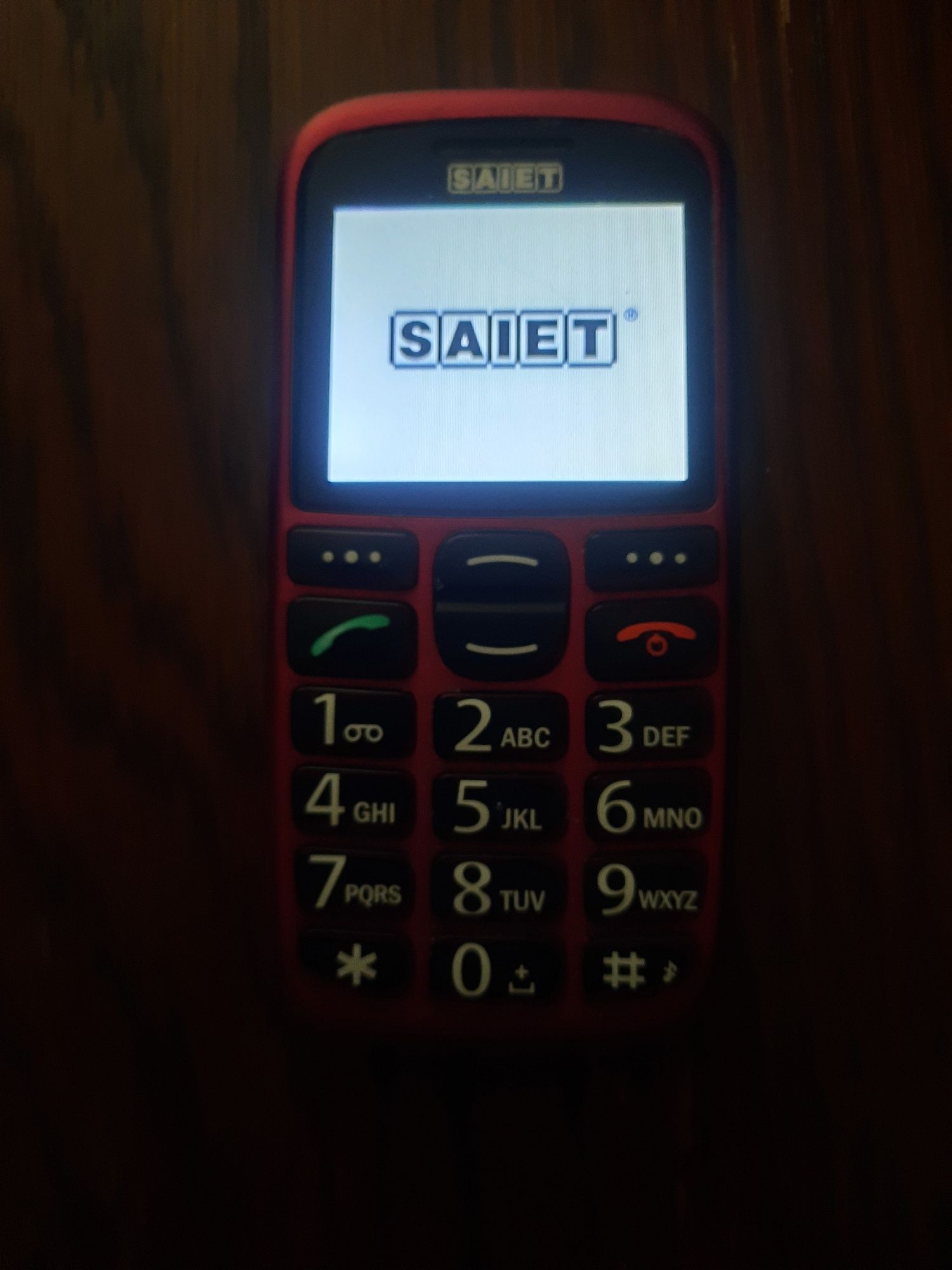 Telefon cu taste mari ptr. persoane in varsta Saiet.