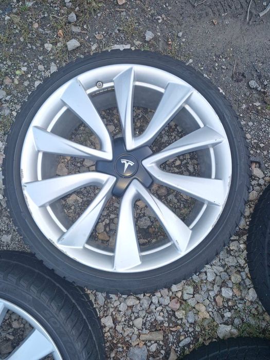 Джанти с гуми за Tesla Model 3 20 цола