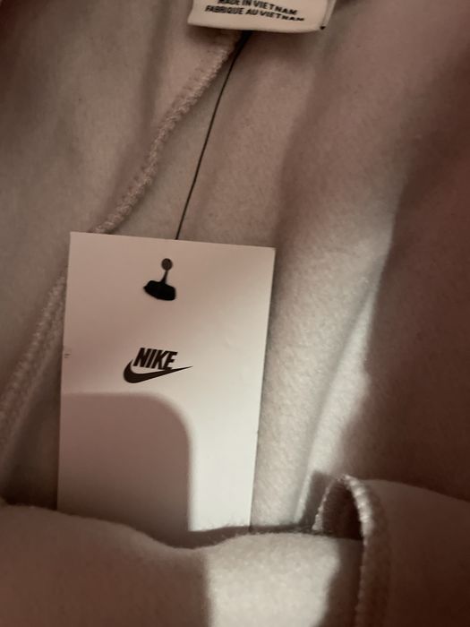 Pantaloni Nike cu eticheta