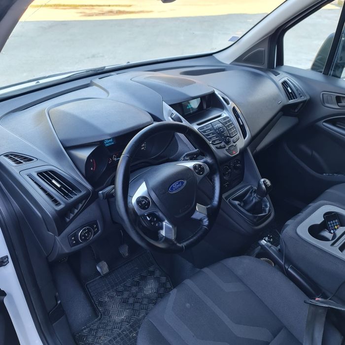 Vând schimb ford transit connect