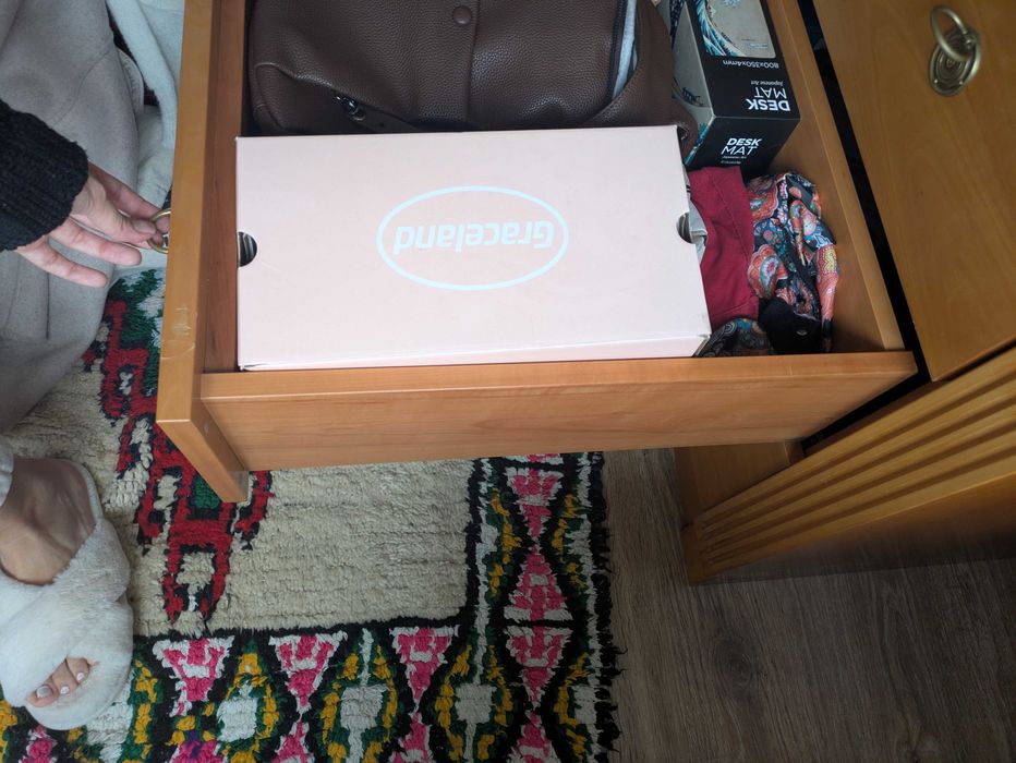 Comodă din lemn cu sertare