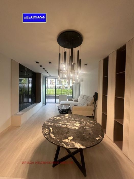 Просторен тристаен обзаведен апартамент в Кръстова вада