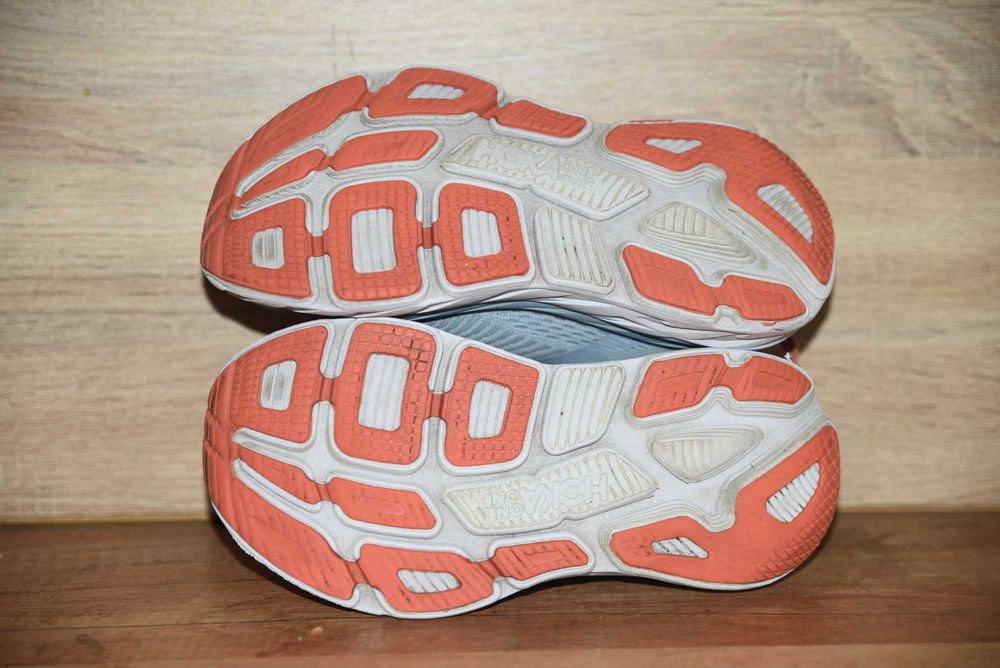HOKA оригинални маратонки, номер 38