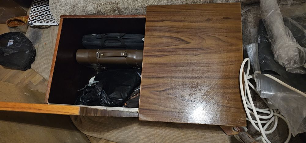 Mobila comoda cu sertare si usi 2 buc, masa pe roti si masa extensibil