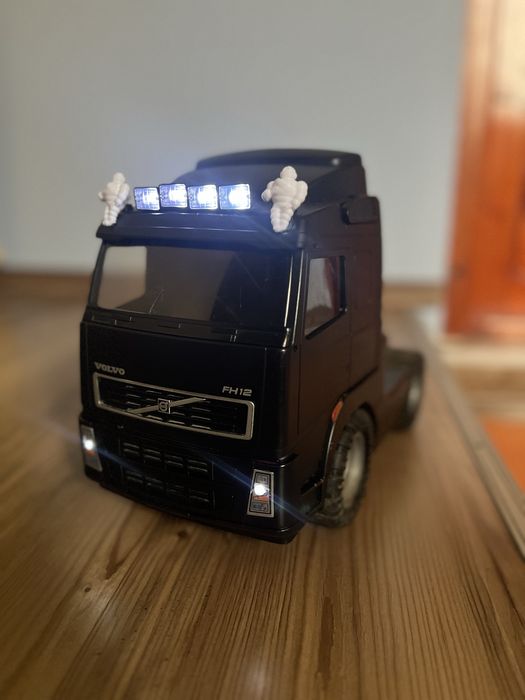 Vand macheta Volvo FH12 modificat.
