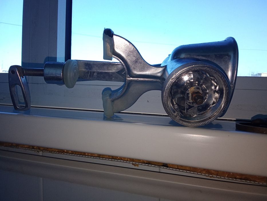 Мясорубка классическая.