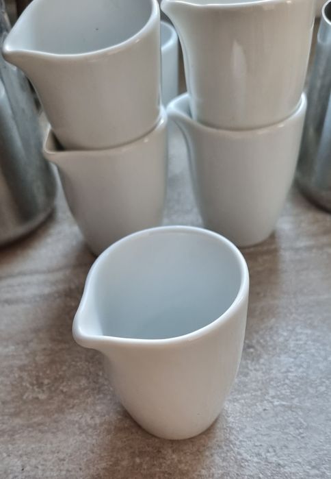 Latiere albe din portelan