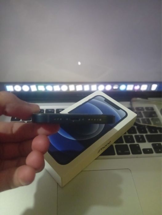 iPhone 12 – 64GB | Negru | Stare foarte bună