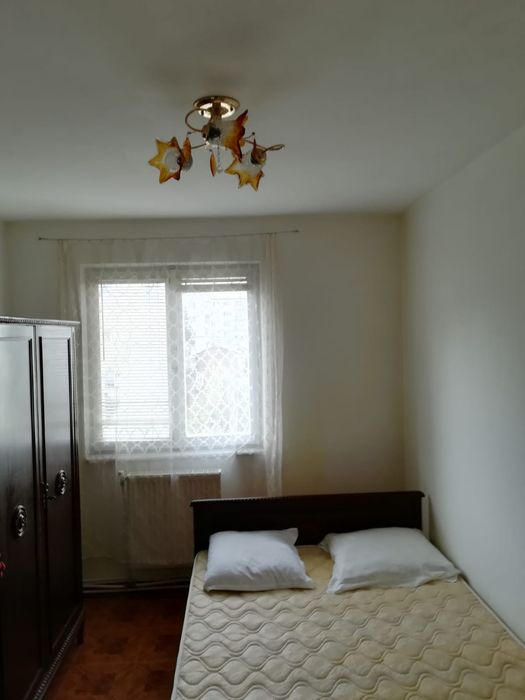 Vand apartament 3 camere Plopeni